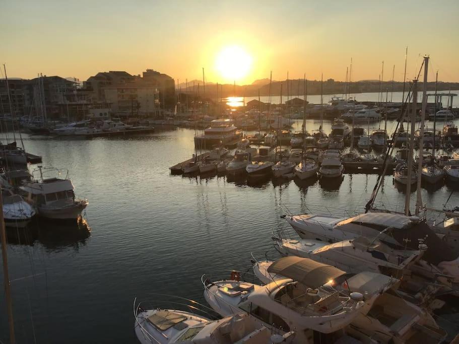 Port Frejus Cap Hermes Vue Mer Et Port Pieds Dans L'Eau Piscine Pkg Eksteriør billede